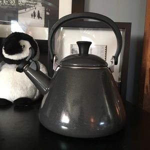 NIB Le Creuset Kone Kettle in Midnight Gray
